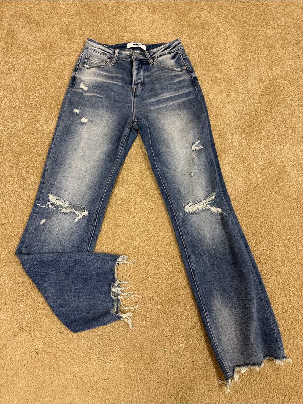 Women’s Straight Leg Distressed Jeans in Washed Blue